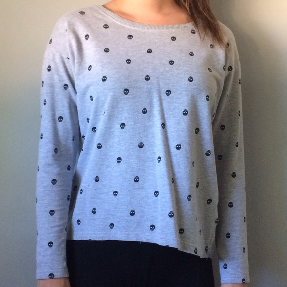 Long Sleeve Gray & Black Mini Skull Pattern