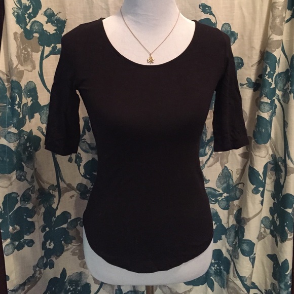 Classic black 3/4 sleeve top
