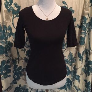 Classic black 3/4 sleeve top