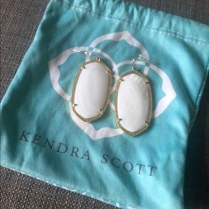 Kendra Scott Danielle earrings in white pearl