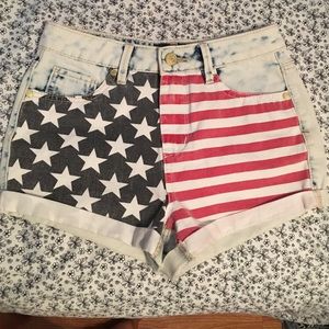 American high wasted acid washed shorts