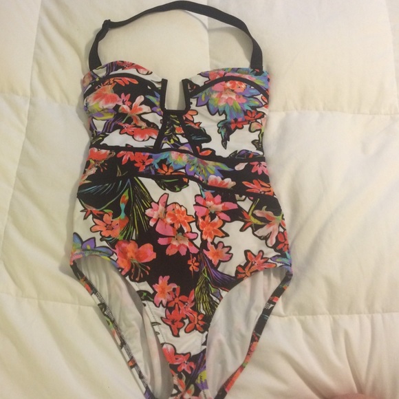 One piece swim