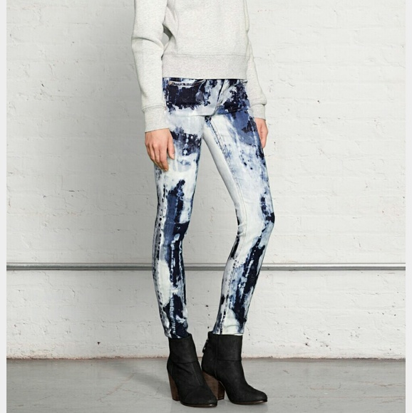 *NWT* Rivera Skinny Bleached Denim 27