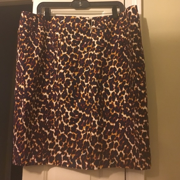 Mid length pencil skit - Picture 2 of 2