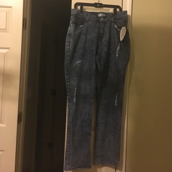 Straight leg distressed jeans - Picture 2 of 3