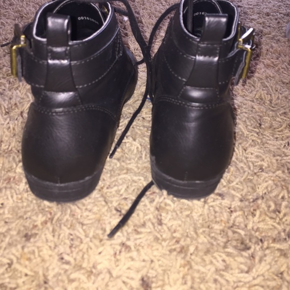 Glossy black boots - Picture 3 of 4