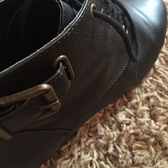 Glossy black boots - Picture 4 of 4