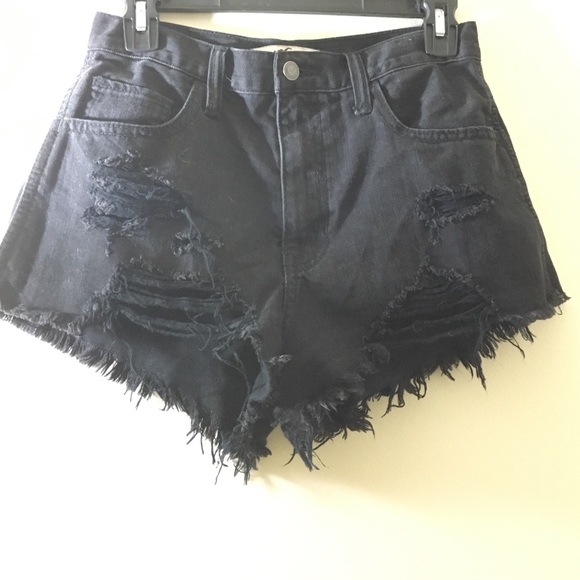 Black high waisted shorts 🌚