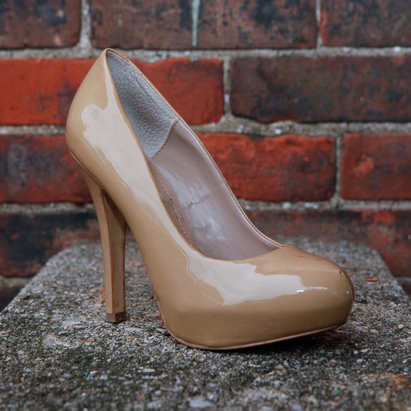 🦃 SALE 🦃 Nude Patent Pumps