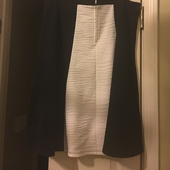 Knee length - Picture 2 of 2