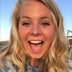 Meet your Posher, Abbey