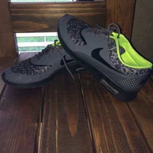 Nike tennis shoes size 7