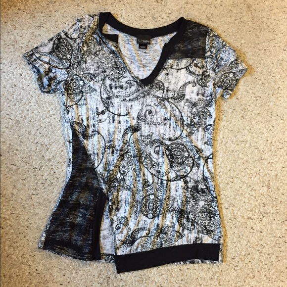Daytrip black and white shirt medium