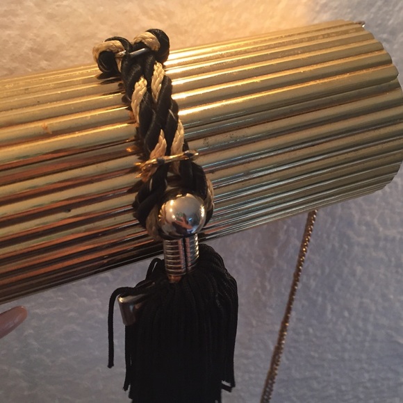 Beautiful classy gold purse - Picture 2 of 3