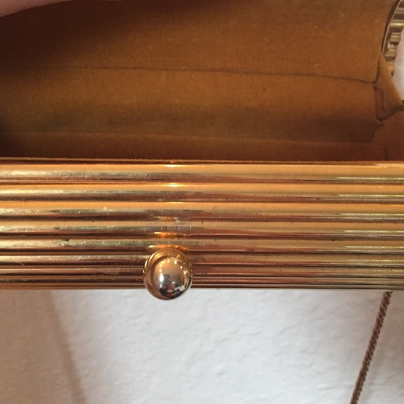 Beautiful classy gold purse - Picture 3 of 3