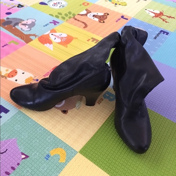REPORT booties
