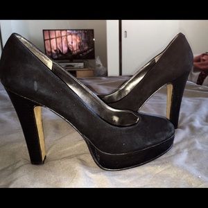 Nine West suede pumps