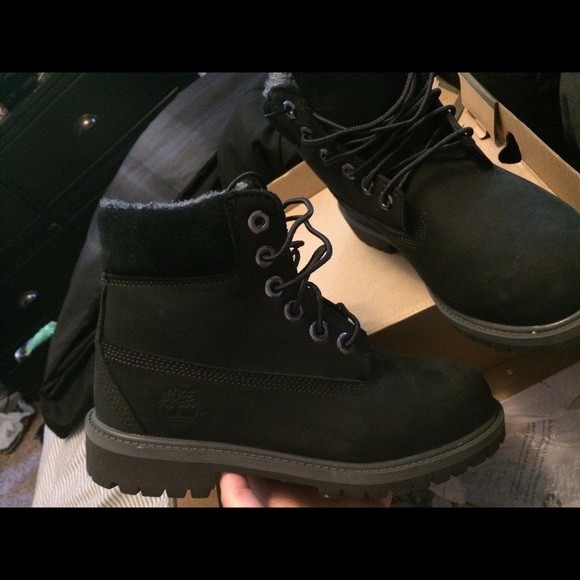 All black tims - Picture 2 of 3