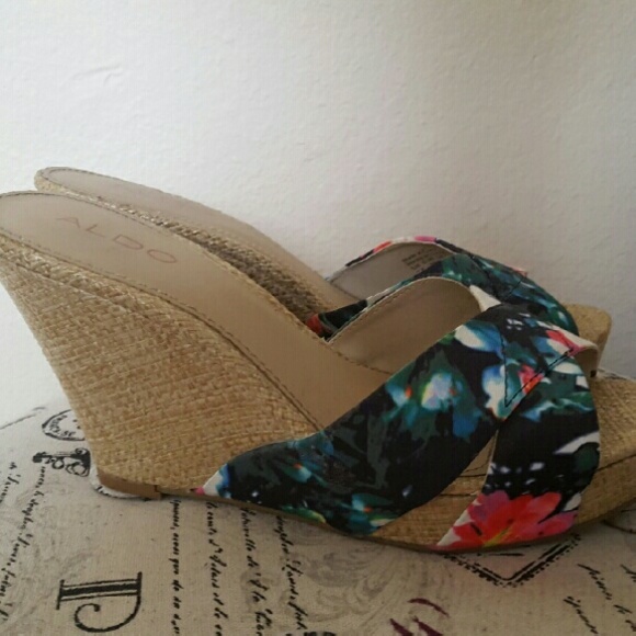 ALDO slides - Picture 3 of 3