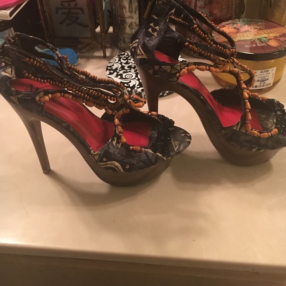 Ginger beaded heels - Picture 2 of 3