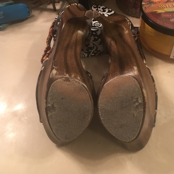 Ginger beaded heels - Picture 3 of 3