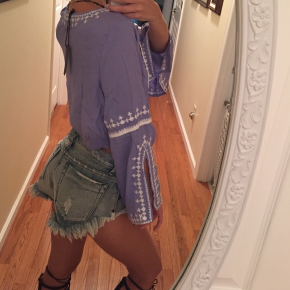 1 LEFT! ✨NWT lavender bell sleeve crop top✨ - Picture 2 of 4