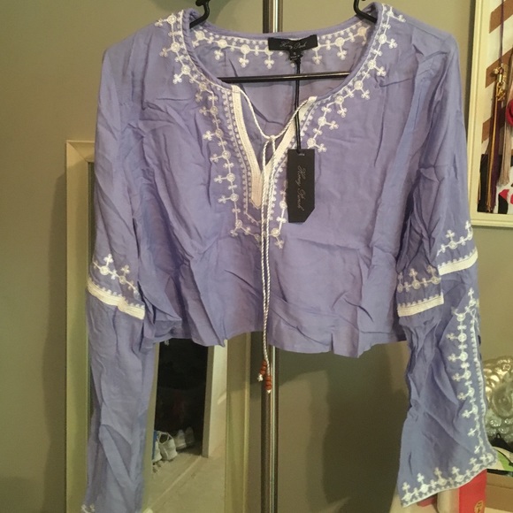 1 LEFT! ✨NWT lavender bell sleeve crop top✨ - Picture 3 of 4