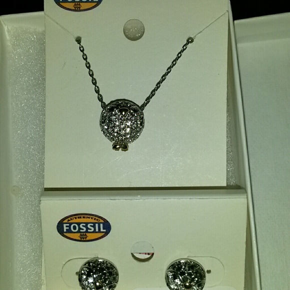 Adorable penguin necklace w/ earrings