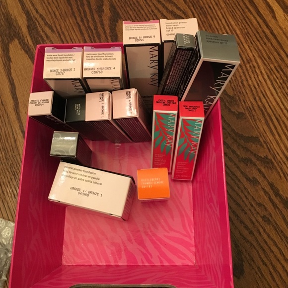 Mary Kay collection for deep skin - Picture 2 of 4