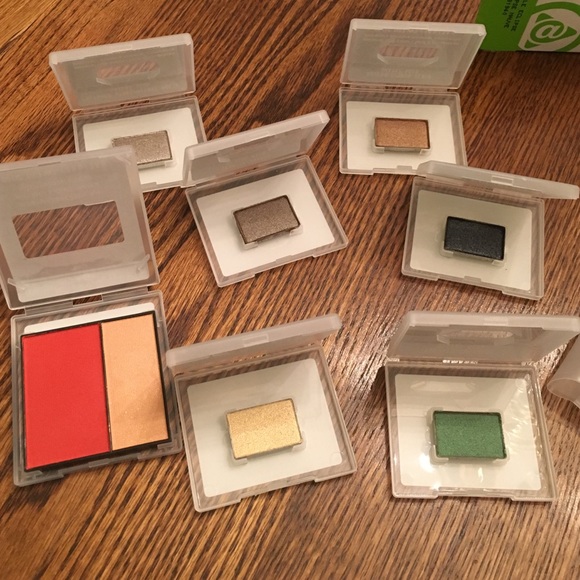 Mary Kay collection for deep skin - Picture 3 of 4