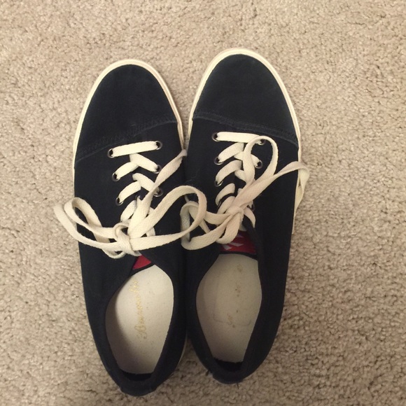 Burnetie Tennis Shoes