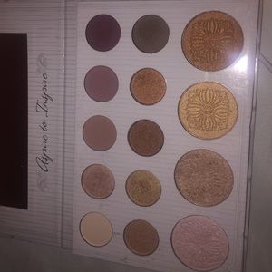 Carli Bybel Eyeshadow and Highlighter palette