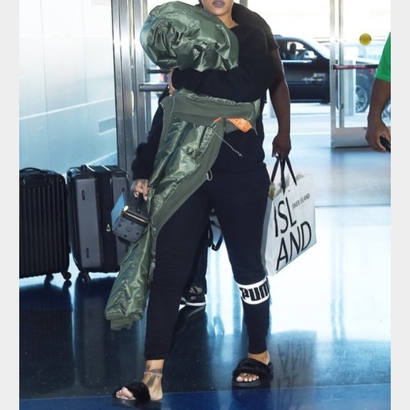 PUMA X Rihanna leadcat Fenty fur slides black - Picture 2 of 4