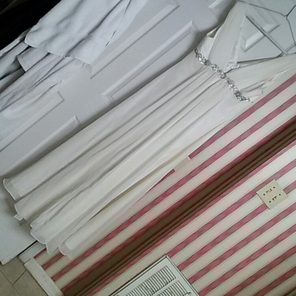 Dress - Picture 2 of 4