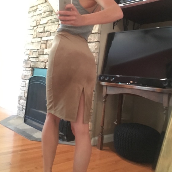 1 LEFT!✨Beige suede pencil skirt✨ - Picture 4 of 4