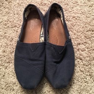 Navy toms