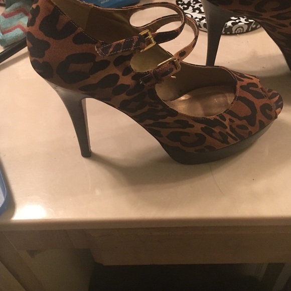Guess gold and black heels worn once - Picture 3 of 4