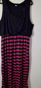 Maxi Dress Black & Magenta Stripe 22/24  3X