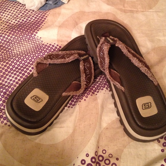 Skechers flip flops