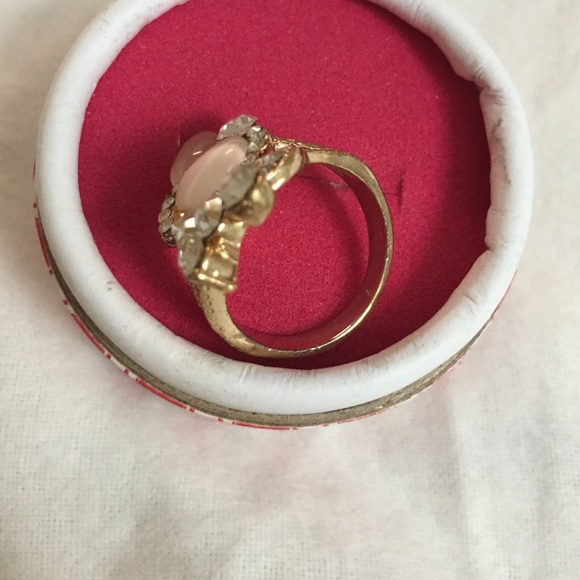 White stone ring - Picture 2 of 4