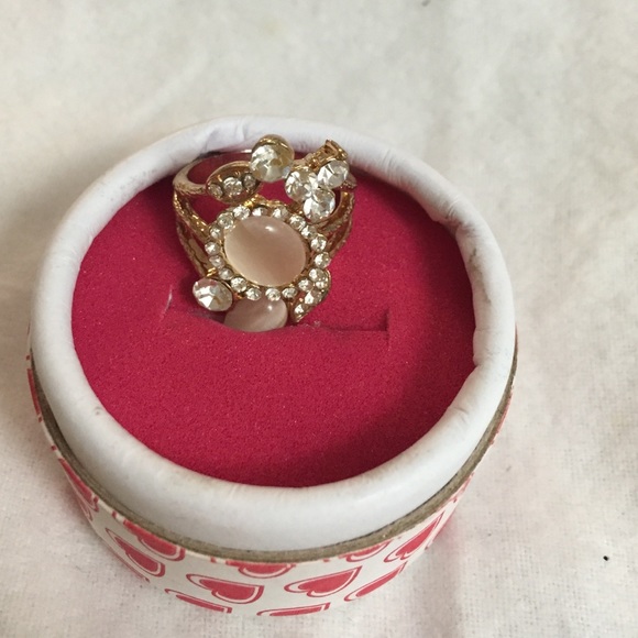 White stone ring - Picture 3 of 4