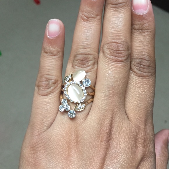 White stone ring - Picture 4 of 4