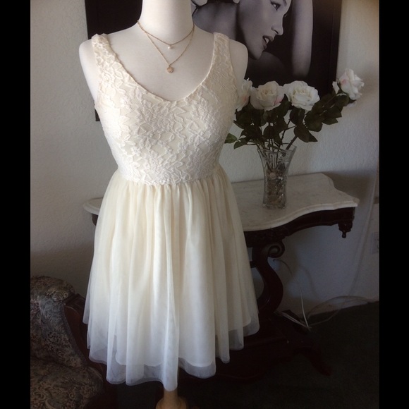 Ballerina-like lace/tulle dress