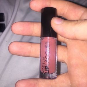 MODEL CO lip lacquer
