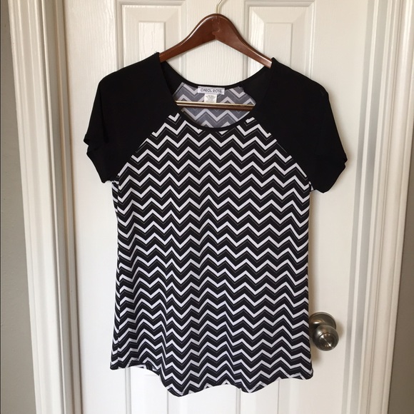 Black & white zig zag pattern blouse