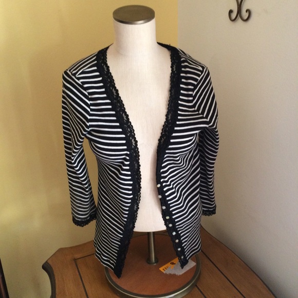 Gently used- black and white CHICO'S cardigan