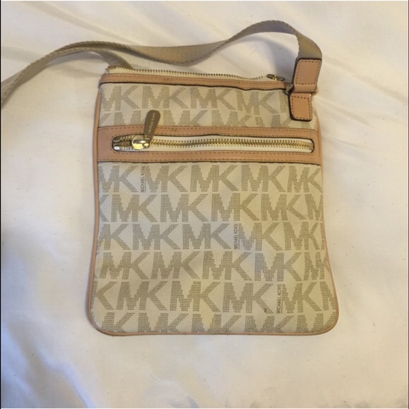 MK CROSSBODY FOR YURIPEREZ
