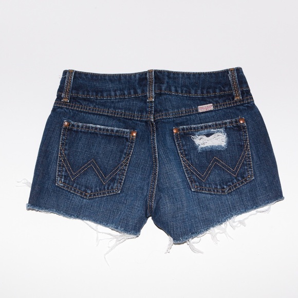 🦃 SALE 🦃 Wrangler Daisy Dukes