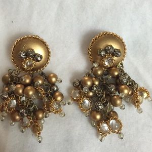Round dangling earrings