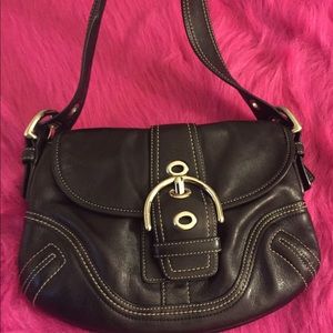 ***Classic Coach Leather Hobo***